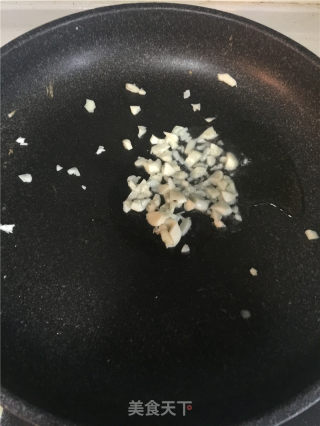 秋葵炒鸡蛋的做法步骤：3