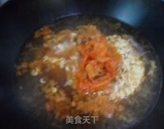 韩国泡菜方便面的做法步骤：2