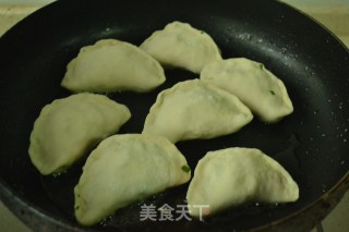 水煎饺的做法步骤：7