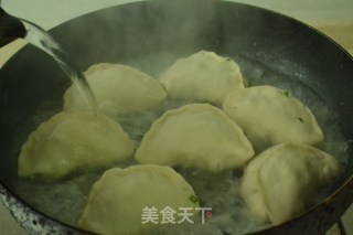 水煎饺的做法步骤：8