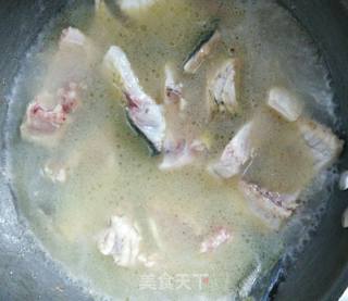 鲜鲫鱼汤的做法步骤：4