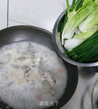 鲜鲫鱼汤的做法步骤：5