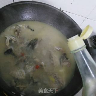 鲜鲫鱼汤的做法步骤：6