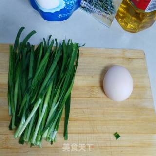 孜然韭菜炒蛋的做法步骤：1