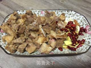 牛腩烧土豆的做法步骤：2