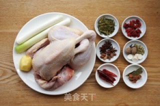 茶香鸡的做法步骤：1