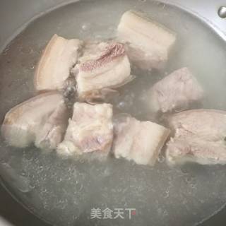 松皮芋头扣肉的做法步骤：1