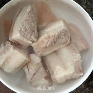 松皮芋头扣肉的做法步骤：2