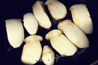 黄油煎松茸的做法步骤：4