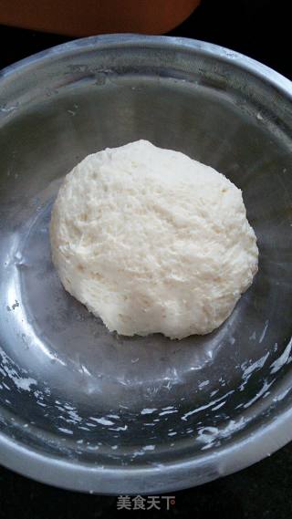 加肉版葱油饼的做法步骤：1