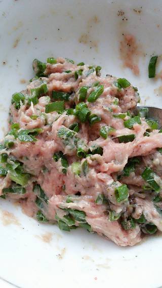 加肉版葱油饼的做法步骤：3