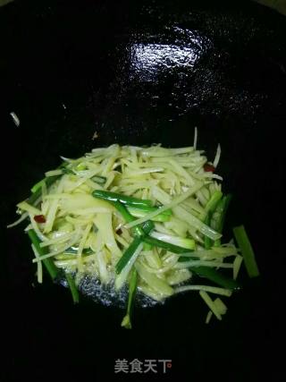 青蒜土豆丝——快手下饭菜的做法步骤：7