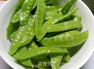 香肠荷兰豆的做法步骤：1