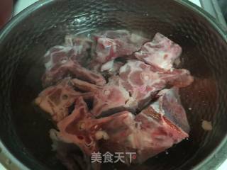 黄芪羊蝎子汤的做法步骤：1