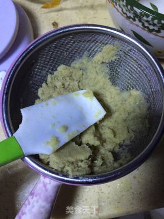 红糖姜汁撞奶的做法步骤：1
