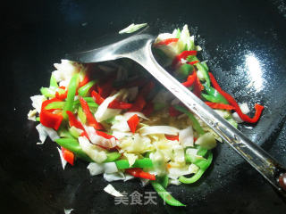 双椒包心菜炒猪肚的做法步骤：4