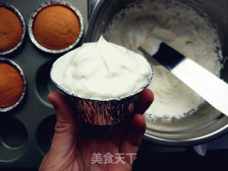 雪国的树—杯蛋糕的做法步骤：12