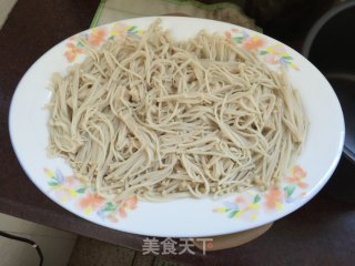 金针菇牛肉的做法步骤：4