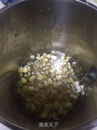 浓稠玉米汁的做法步骤：2