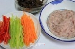 鱼香肉丝的做法步骤：1
