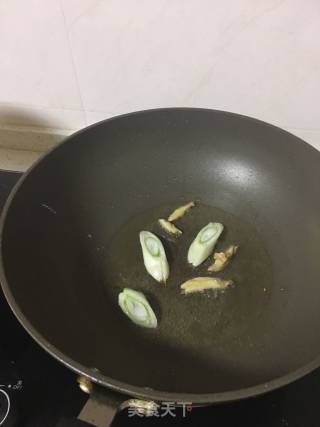 明太鱼炖豆腐的做法步骤：2
