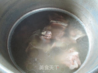 油豆腐白菜肉骨汤的做法步骤：5