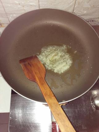 花生酥糖的做法步骤：2