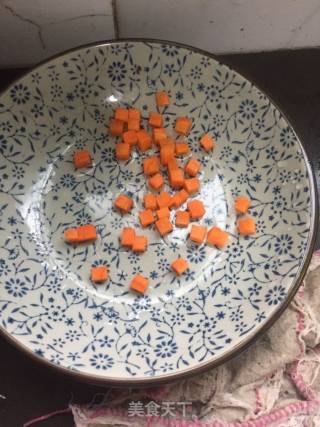特色虾仁蛋炒饭的做法步骤：1