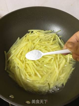 家常土豆丝的做法步骤：4