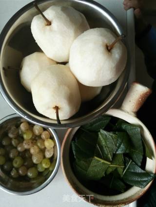 石黄皮秋梨枇杷蜜的做法步骤：1