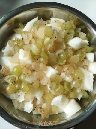石黄皮秋梨枇杷蜜的做法步骤：2