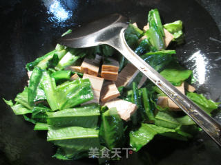 香糕炒油麦菜的做法步骤：4