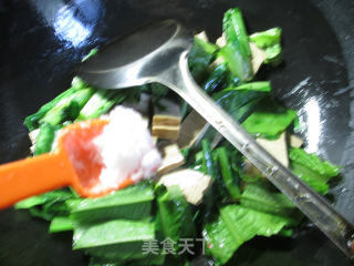 香糕炒油麦菜的做法步骤：5