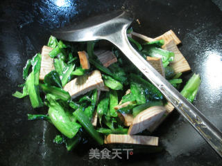 香糕炒油麦菜的做法步骤：7