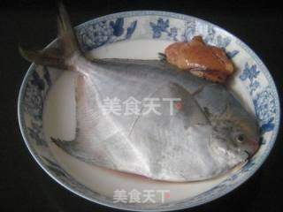 红烧鲳鱼的做法步骤：1