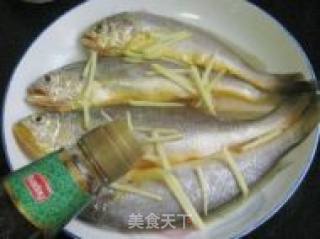 清蒸黄鱼的做法步骤：3