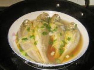 清蒸黄鱼的做法步骤：5