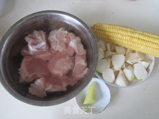 玉米山药棒骨汤的做法步骤：1