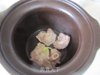 玉米山药棒骨汤的做法步骤：3