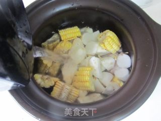 玉米山药棒骨汤的做法步骤：5