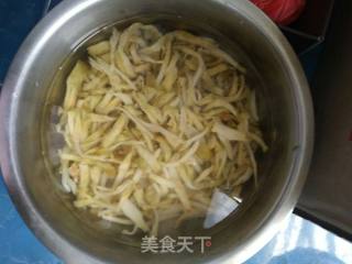 五花肉炒榨菜丝的做法步骤：2