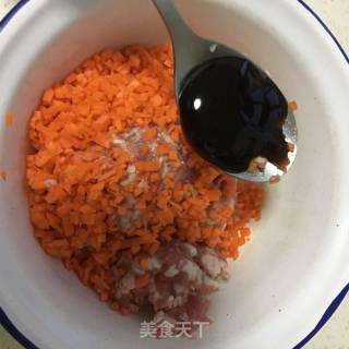 胡萝卜猪肉蒸饺的做法步骤：3