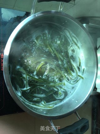 凉拌金针菇海带的做法步骤：4