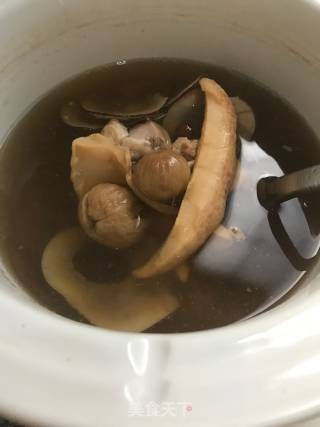 川贝无花果海底椰向螺煲瘦肉的做法步骤：2