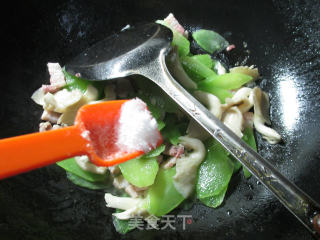 咸肉平菇炒莴笋的做法步骤：5