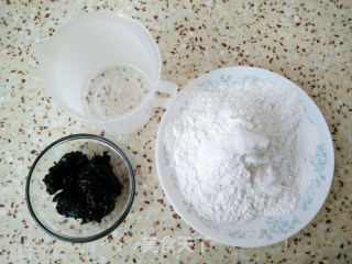 蓝莓馅黑芝麻糯米球的做法步骤：1