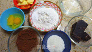 巧克力落叶蛋糕的做法步骤：1