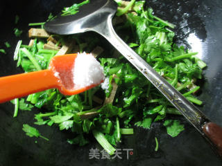 香糕炒芹菜的做法步骤：5