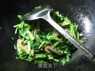 香糕炒芹菜的做法步骤：6