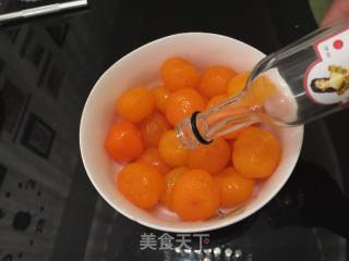 雏菊蛋黄酥的做法步骤：1